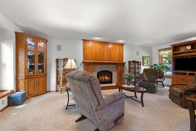 2920 THUNDERBYRD TRAIL, Green Bay, WI 54313