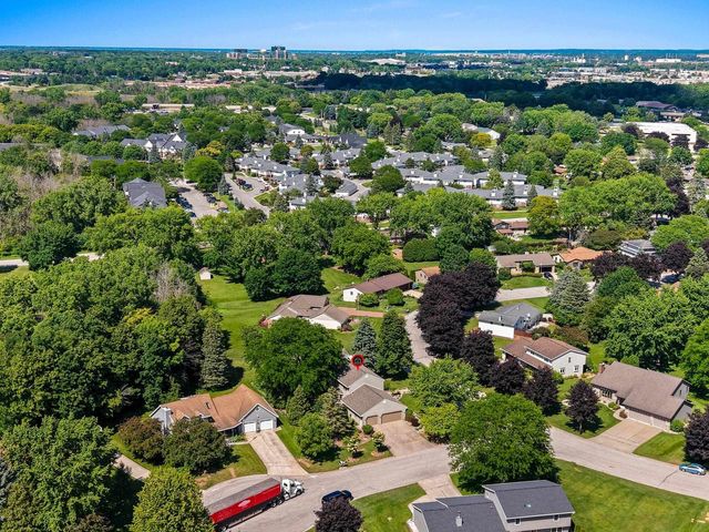 2920 THUNDERBYRD TRAIL, Green Bay, WI 54313