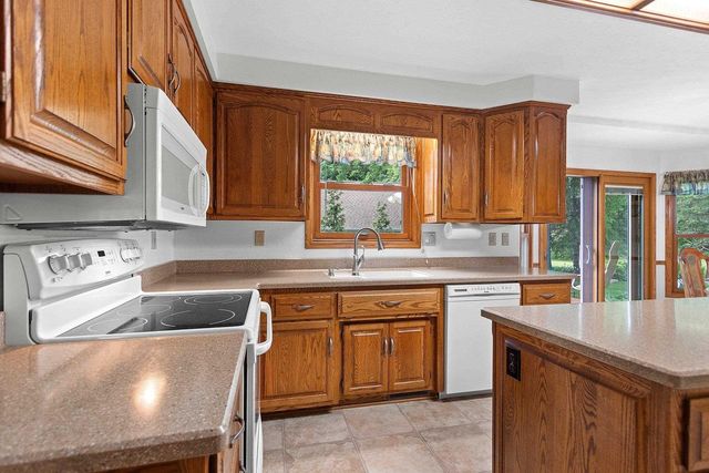 2920 THUNDERBYRD TRAIL, Green Bay, WI 54313