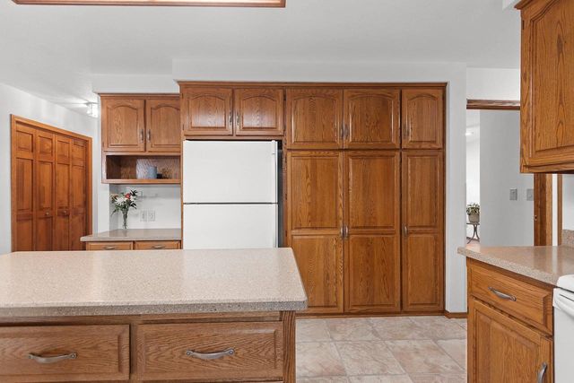 2920 THUNDERBYRD TRAIL, Green Bay, WI 54313