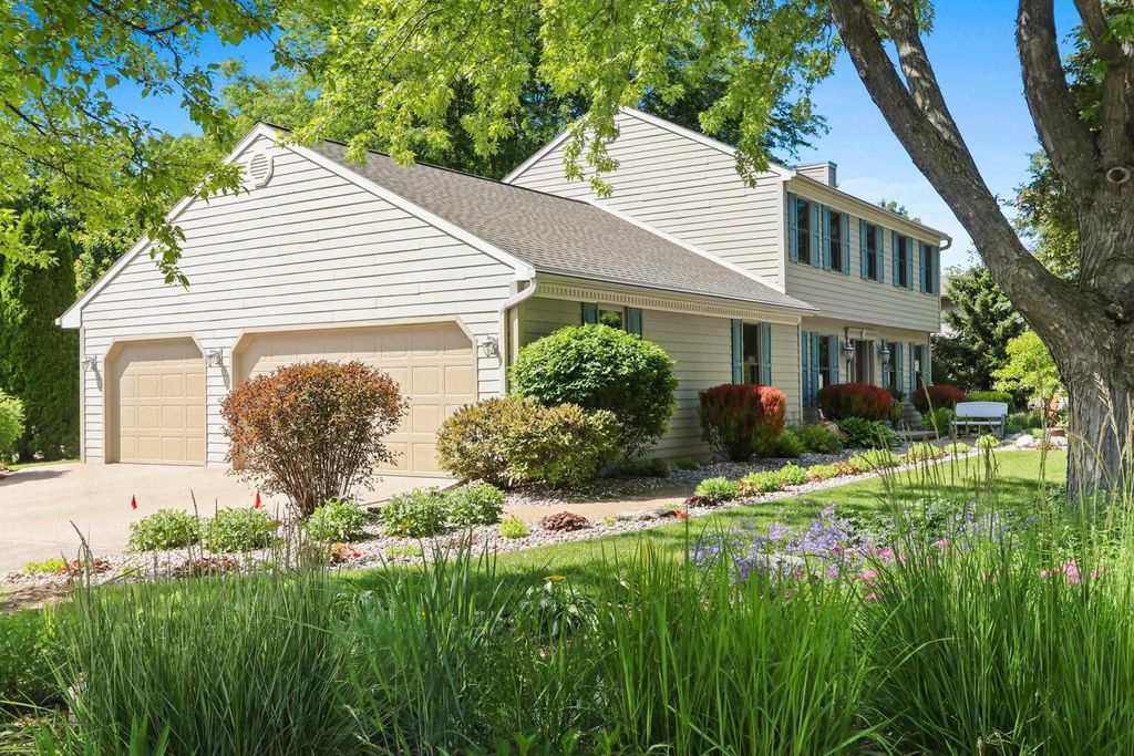 2920 THUNDERBYRD TRAIL, Green Bay, WI 54313