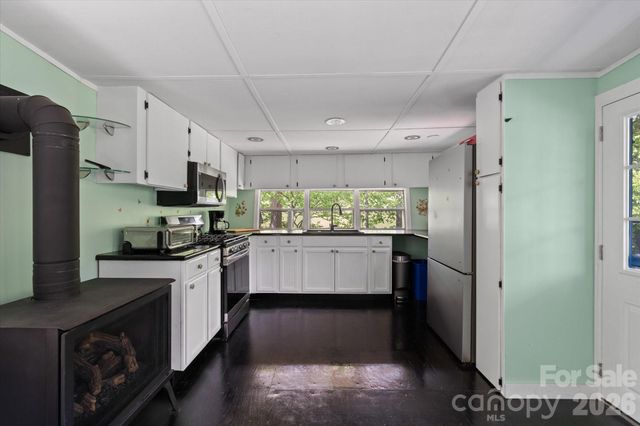 72 Amos Creek Road, Marshall, NC 28753