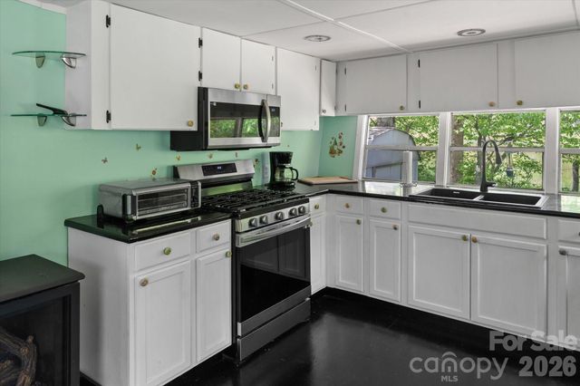 72 Amos Creek Road, Marshall, NC 28753