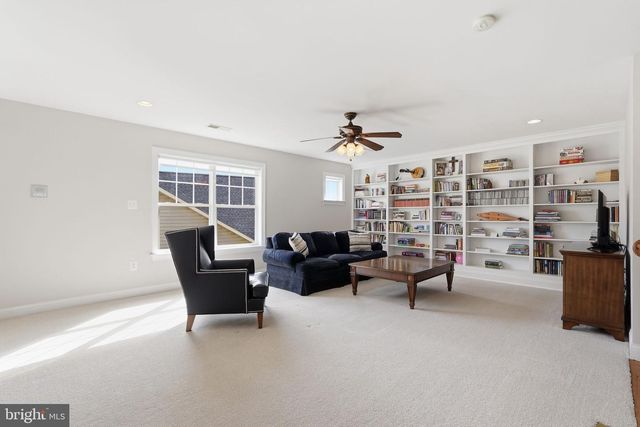 105 TURNSTONE LN, Lake Frederick, VA 22630