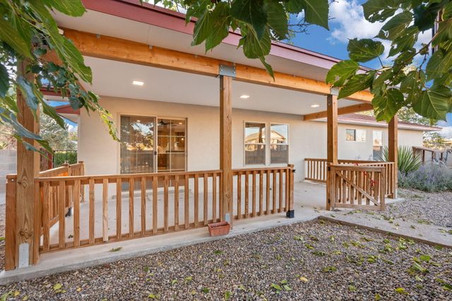 1532 35th Circle SE, Rio Rancho, NM 87124