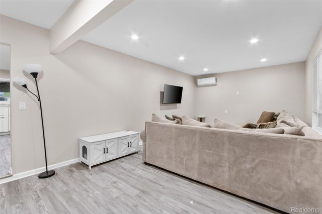 24840 Thorndyke Street, Southfield, MI 48033