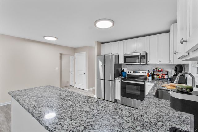 24840 Thorndyke Street, Southfield, MI 48033