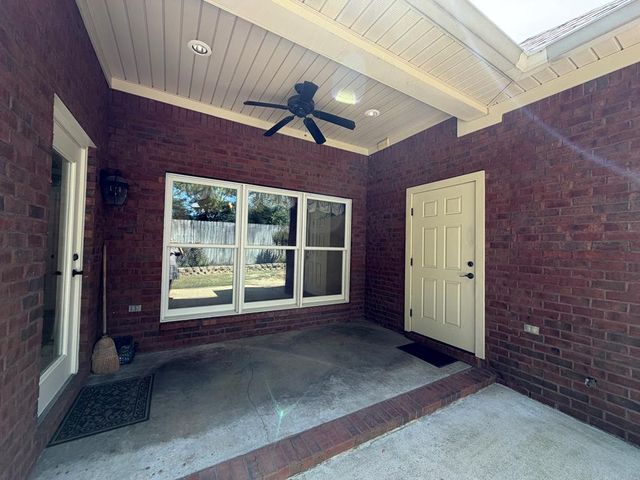 125 Habersham Dr, Dothan, AL 36301