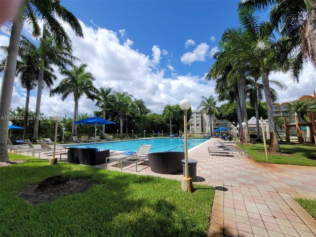 9320 Fontainebleau Blvd 510, Miami, FL 33172