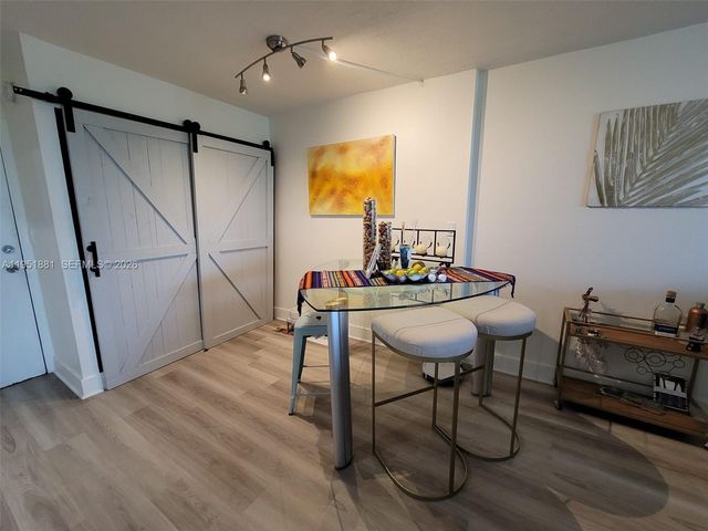 9320 Fontainebleau Blvd 510, Miami, FL 33172