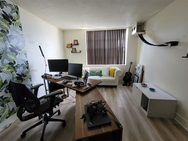 9320 Fontainebleau Blvd 510, Miami, FL 33172