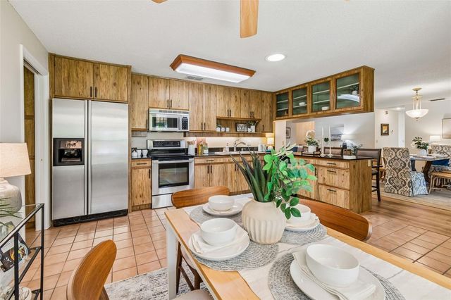 16509 ROUND OAK DRIVE, Tampa, FL 33618