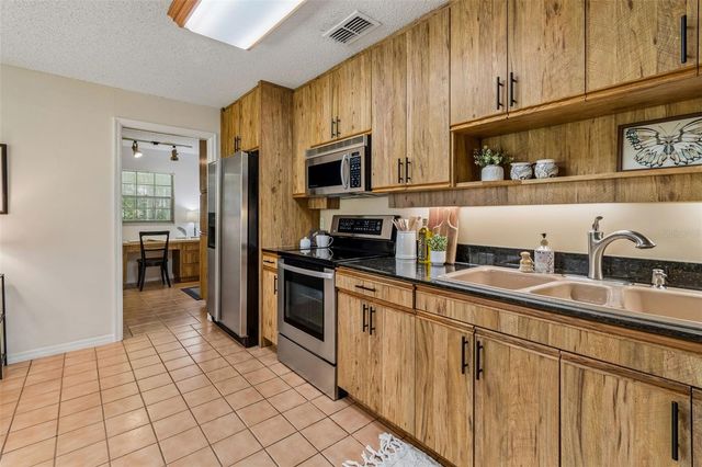 16509 ROUND OAK DRIVE, Tampa, FL 33618