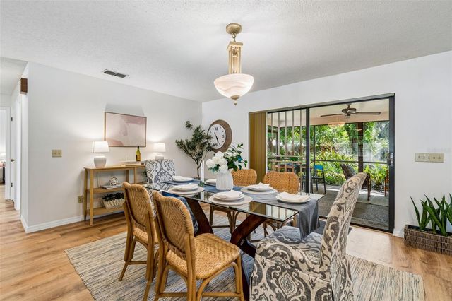 16509 ROUND OAK DRIVE, Tampa, FL 33618