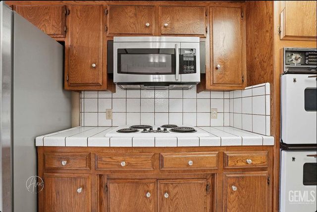 5401 Burning Tree Court, Bakersfield, CA 93309