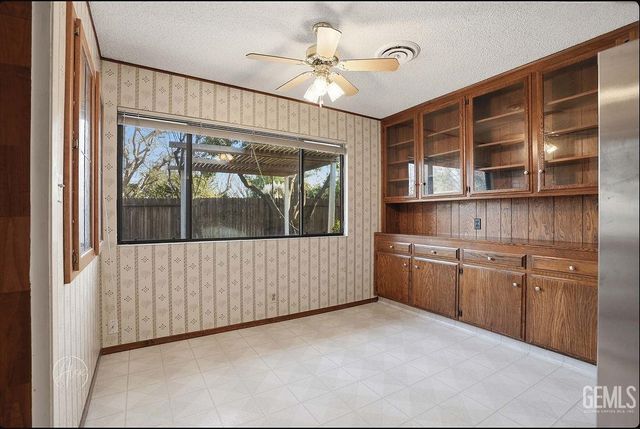 5401 Burning Tree Court, Bakersfield, CA 93309