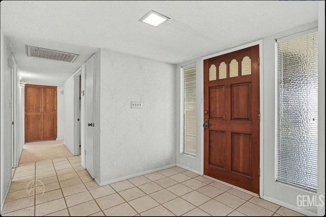 5401 Burning Tree Court, Bakersfield, CA 93309