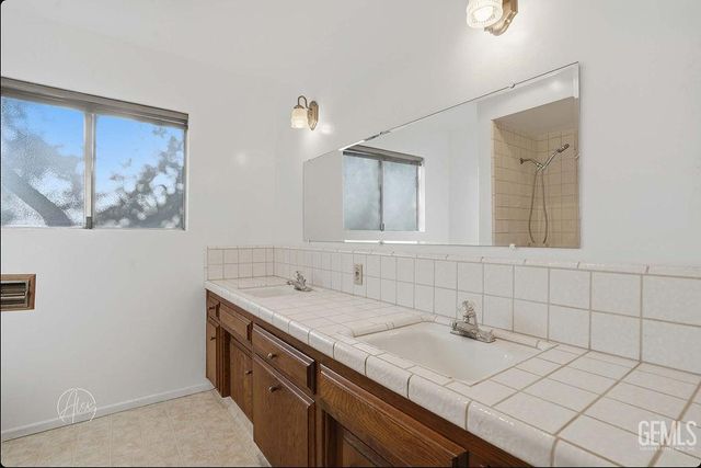 5401 Burning Tree Court, Bakersfield, CA 93309