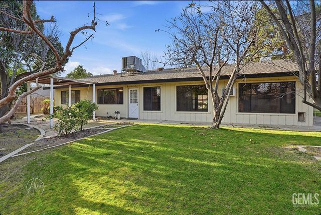 5401 Burning Tree Court, Bakersfield, CA 93309