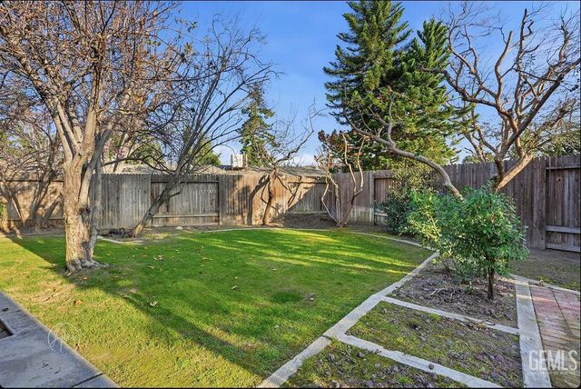 5401 Burning Tree Court, Bakersfield, CA 93309