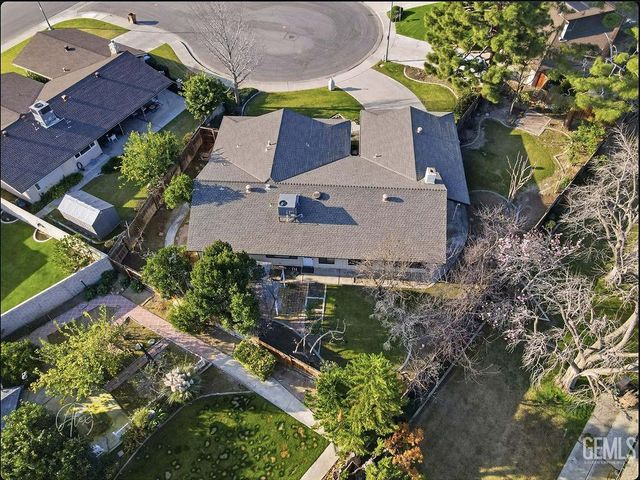 5401 Burning Tree Court, Bakersfield, CA 93309