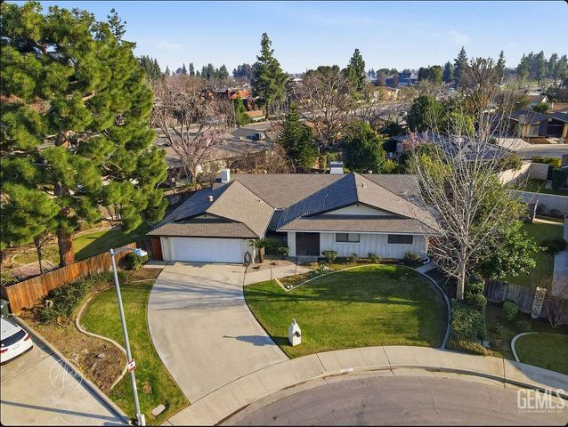 5401 Burning Tree Court, Bakersfield, CA 93309