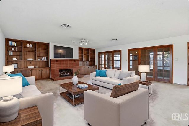 5401 Burning Tree Court, Bakersfield, CA 93309