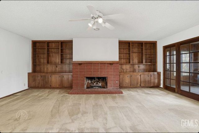 5401 Burning Tree Court, Bakersfield, CA 93309