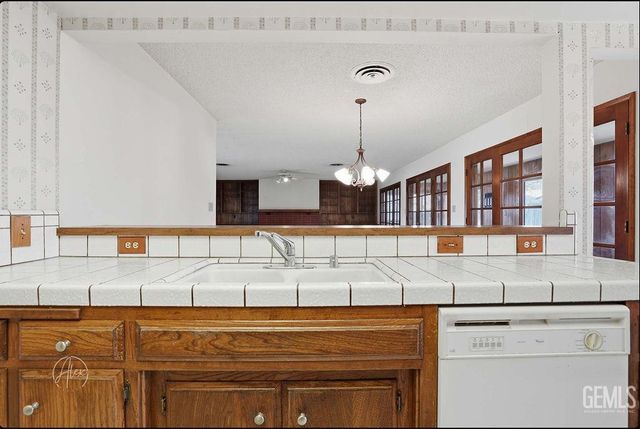 5401 Burning Tree Court, Bakersfield, CA 93309