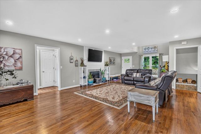11648 Hixson Pike, Soddy Daisy, TN 37379