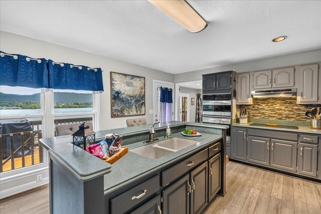 11648 Hixson Pike, Soddy Daisy, TN 37379
