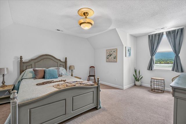 11648 Hixson Pike, Soddy Daisy, TN 37379