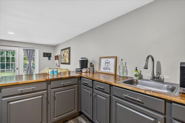 11648 Hixson Pike, Soddy Daisy, TN 37379