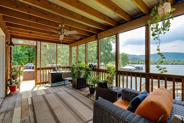 11648 Hixson Pike, Soddy Daisy, TN 37379