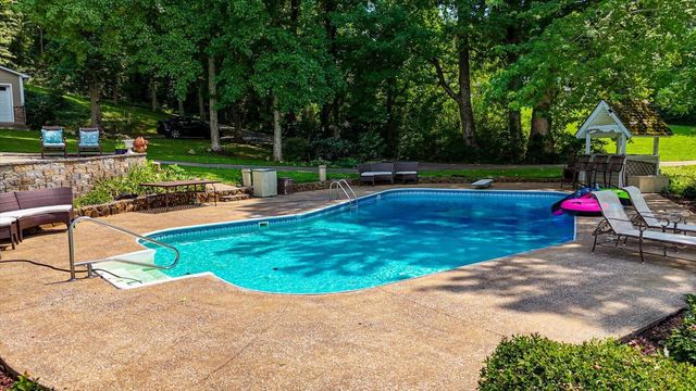 11648 Hixson Pike, Soddy Daisy, TN 37379