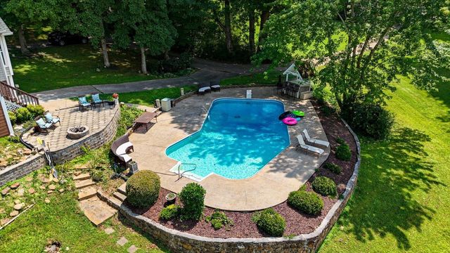 11648 Hixson Pike, Soddy Daisy, TN 37379