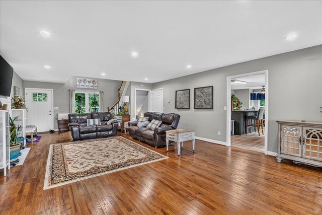 11648 Hixson Pike, Soddy Daisy, TN 37379