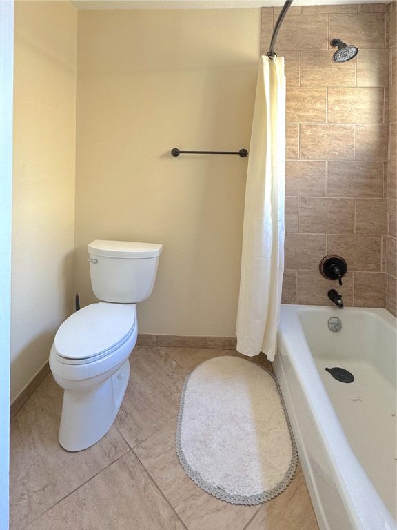 Image 13 of property listing at 2542 Lindenwood Drive, San Angelo, TX 76904