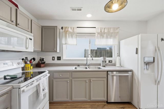 1194 Bugle Bluff Court, Lebanon, OH 45036