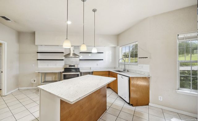 217 SKY VIEW DR, Adkins, TX 78101
