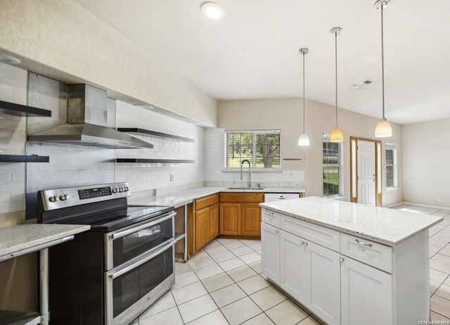 217 SKY VIEW DR, Adkins, TX 78101