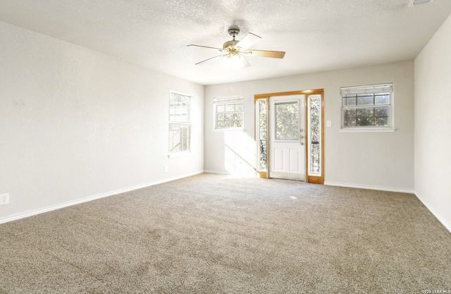 217 SKY VIEW DR, Adkins, TX 78101