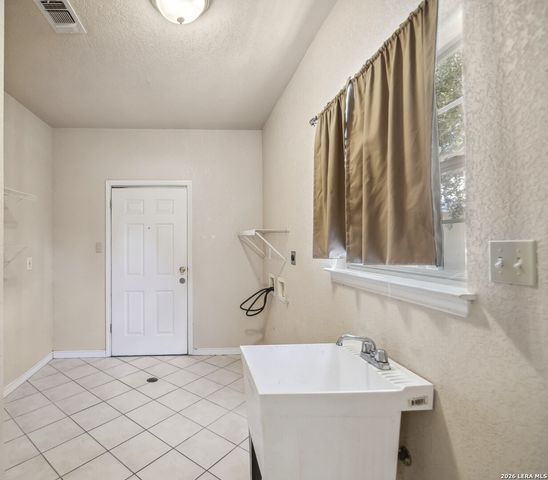 217 SKY VIEW DR, Adkins, TX 78101