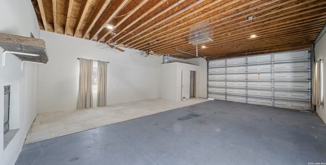 217 SKY VIEW DR, Adkins, TX 78101