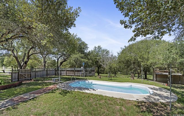 217 SKY VIEW DR, Adkins, TX 78101