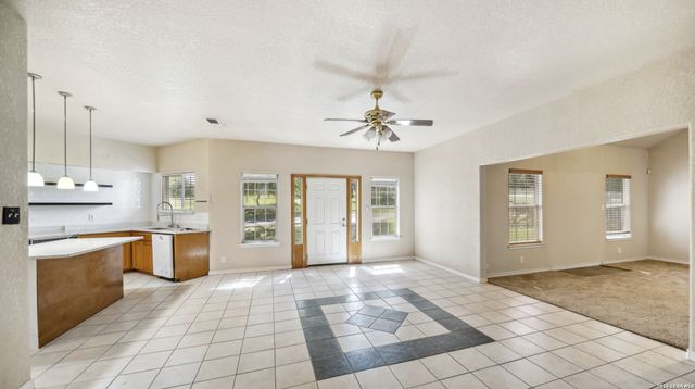 217 SKY VIEW DR, Adkins, TX 78101