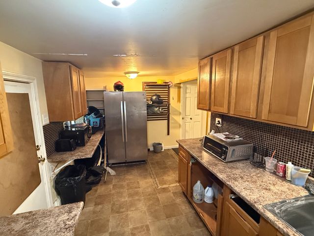 19 Lafrance Ct, New Bedford, MA 02740