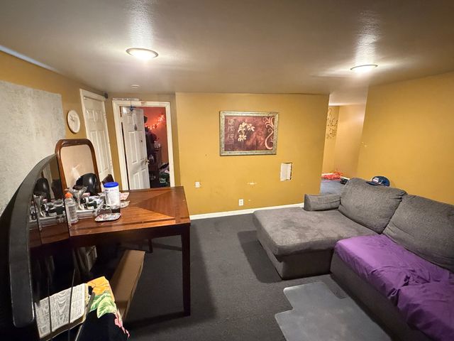 19 Lafrance Ct, New Bedford, MA 02740