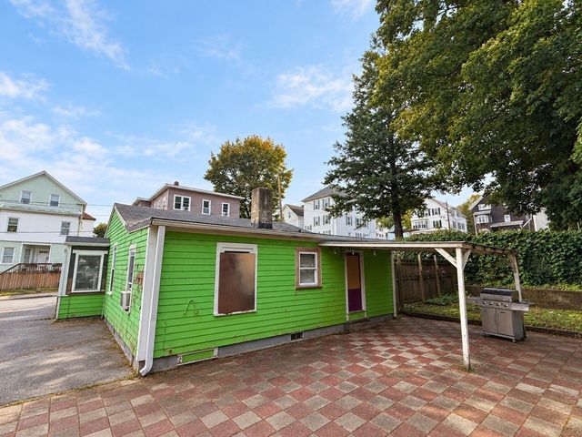 19 Lafrance Ct, New Bedford, MA 02740