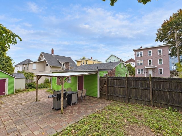 19 Lafrance Ct, New Bedford, MA 02740